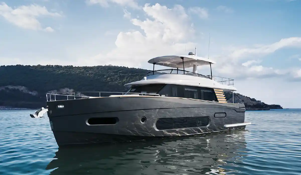 Azimut - Magellano 66 - Luxury Yacht Charter - Preowned Luxury Yachts - Exclusive Concierge Club.webp